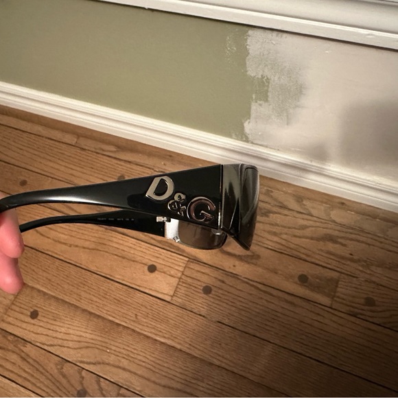 Dolce and Gabbana sunglasses - Picture 3 of 5